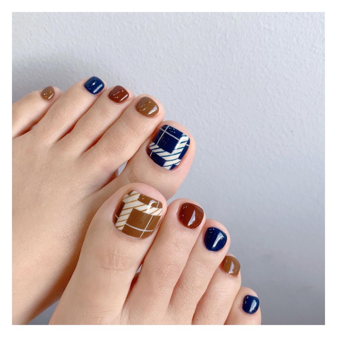 Những mẫu móng chân đẹp nhẹ nhàng 2022 dành cho hội chị em đam mê nails - Ảnh 2