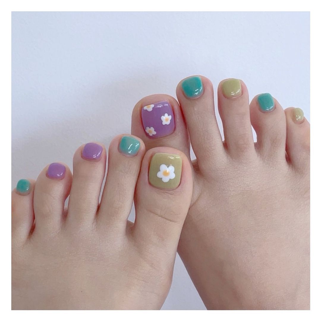 Những mẫu móng chân đẹp nhẹ nhàng 2022 dành cho hội chị em đam mê nails - Ảnh 8