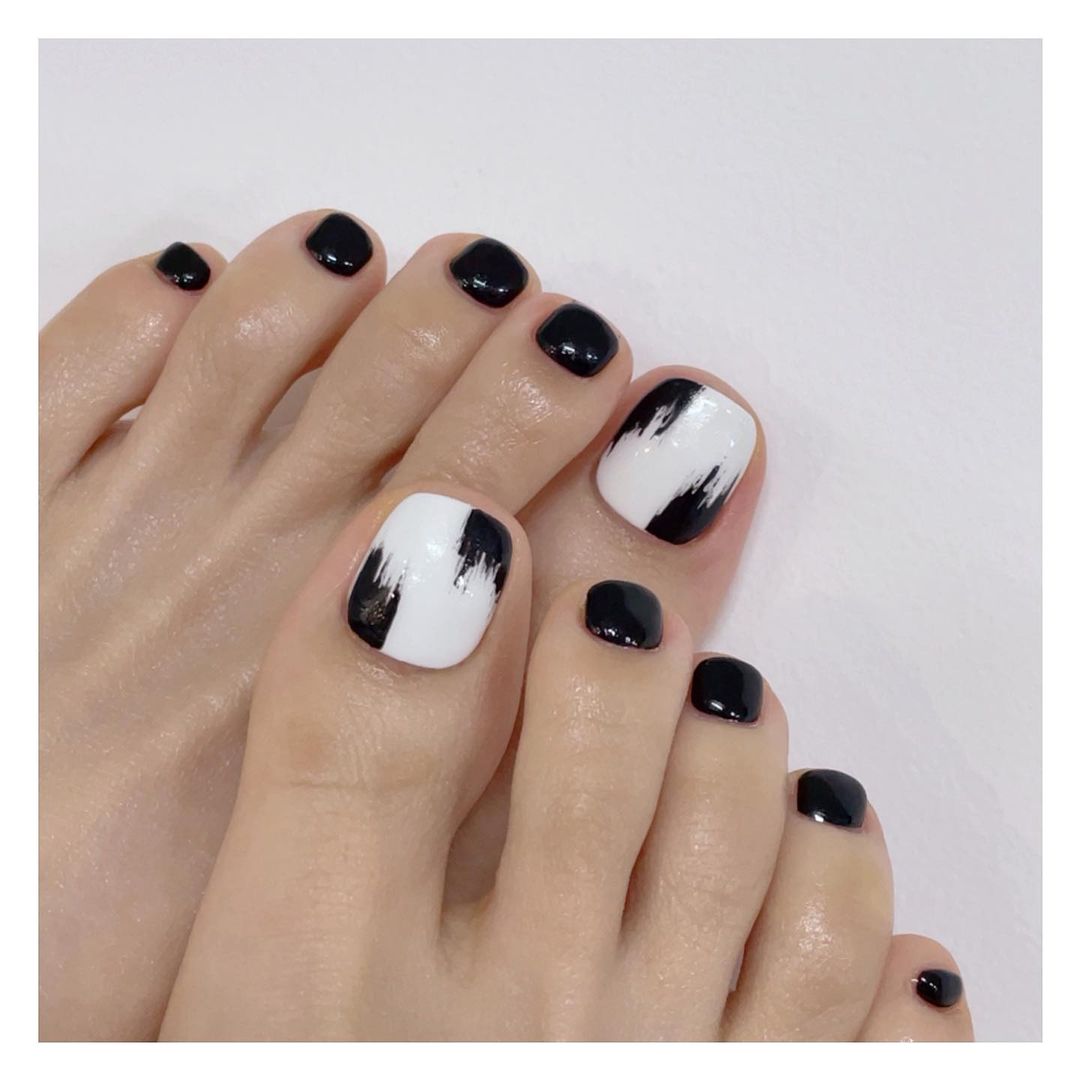 Những mẫu móng chân đẹp nhẹ nhàng 2022 dành cho hội chị em đam mê nails - Ảnh 1