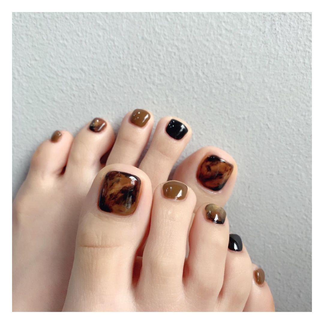 Những mẫu móng chân đẹp nhẹ nhàng 2022 dành cho hội chị em đam mê nails - Ảnh 6