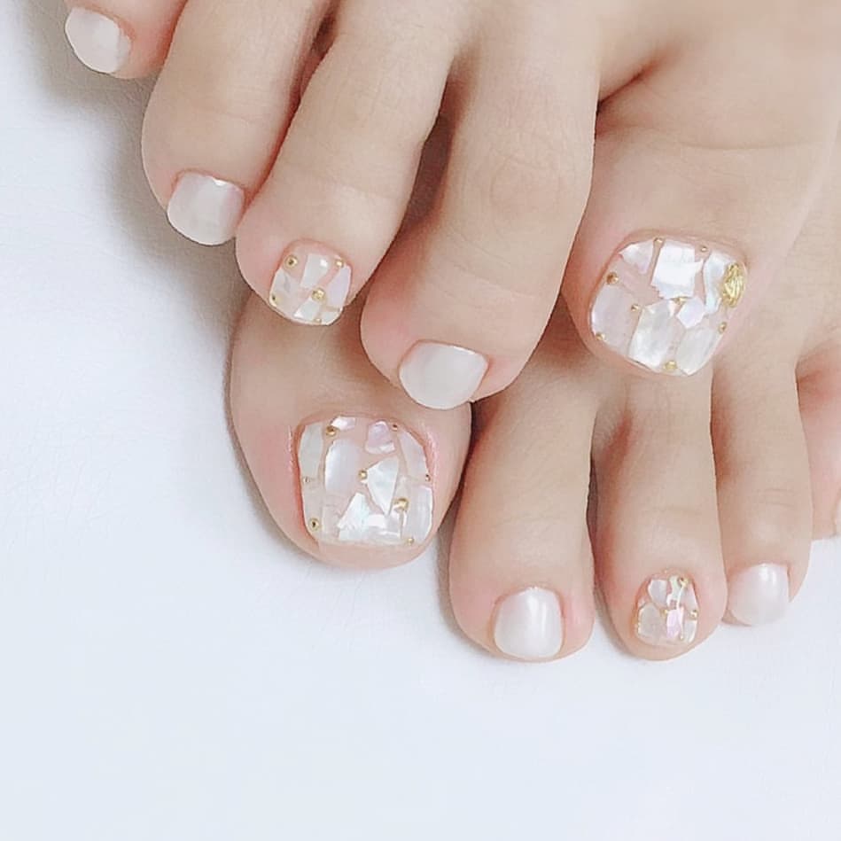 Những mẫu móng chân đẹp nhẹ nhàng 2022 dành cho hội chị em đam mê nails - Ảnh 3