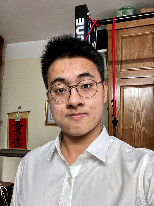 Nam vương ĐH Ngoại Thương 2022 từng là “mọt sách bụng béo mặt mụn