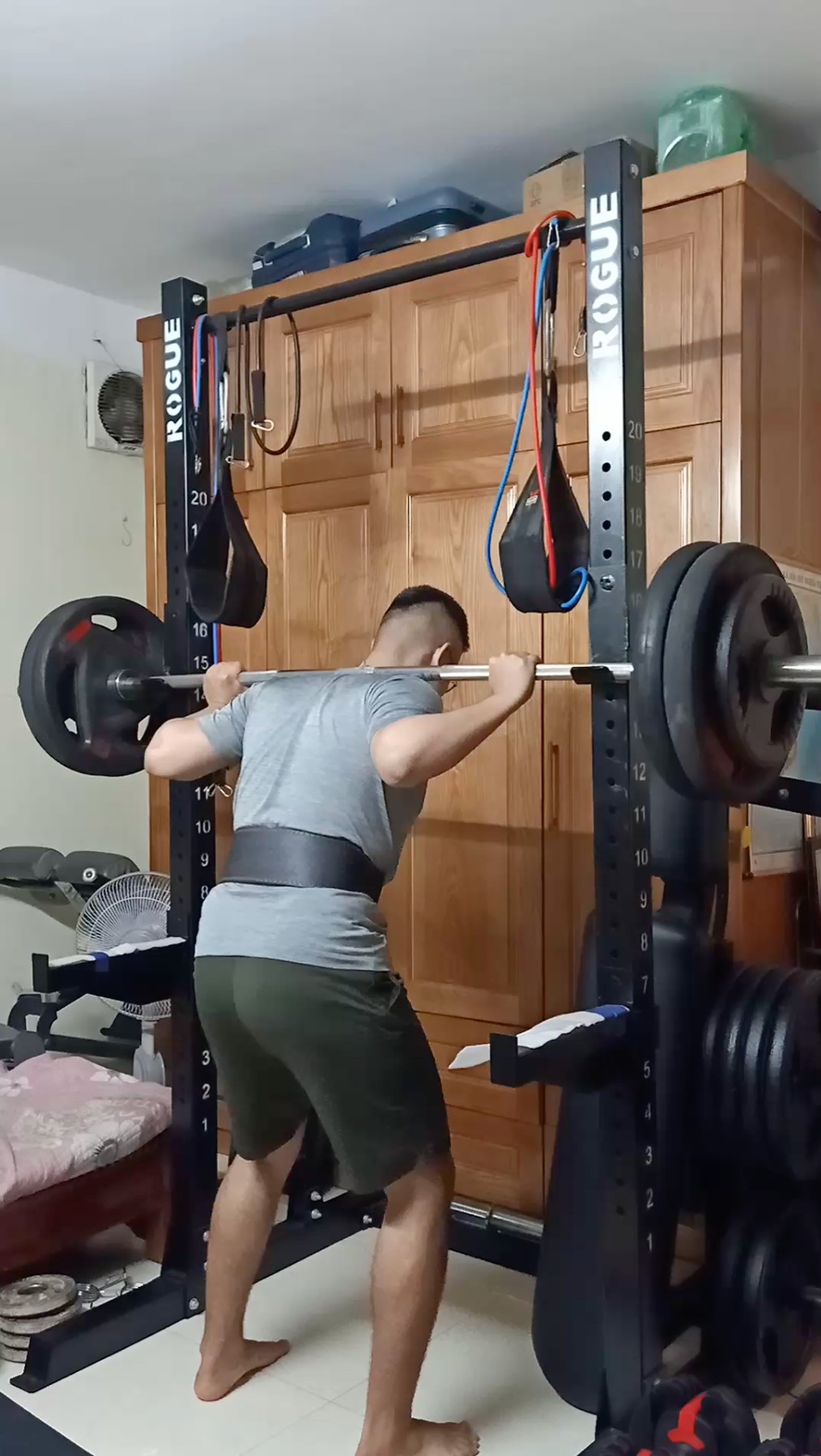 Nam vương ĐH Ngoại Thương 2022 từng là “mọt sách bụng béo mặt mụn