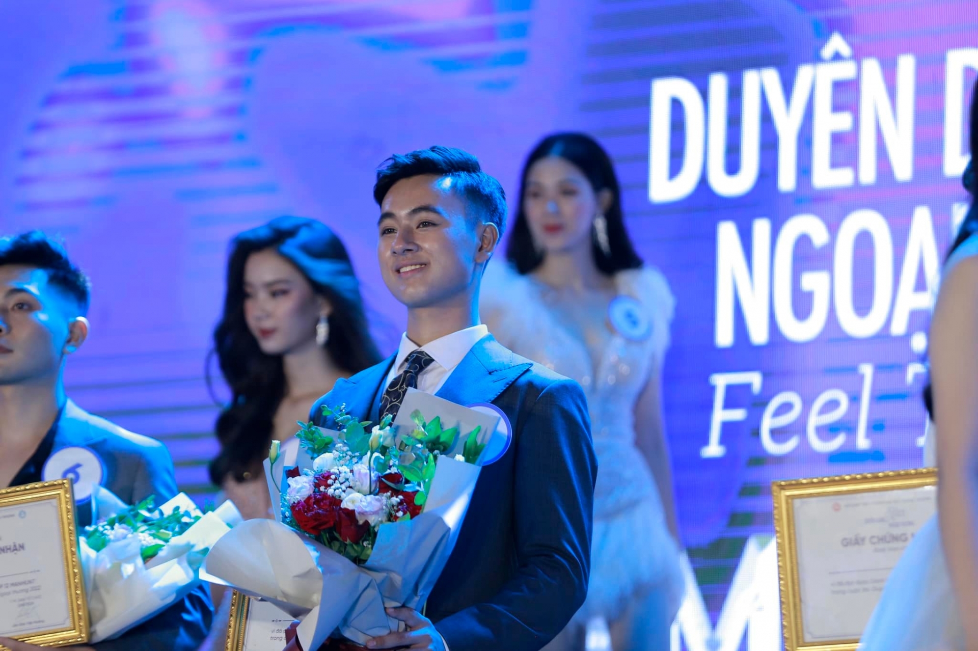 Nam vương ĐH Ngoại Thương 2022 từng là “mọt sách bụng béo mặt mụn