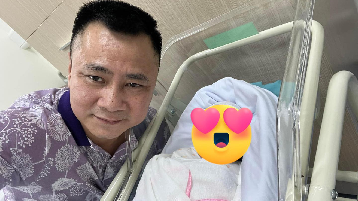 NSND Tự Long làm bố lần 3 ở tuổi 49,  tổ ấm “đủ nếp đủ tẻ" 