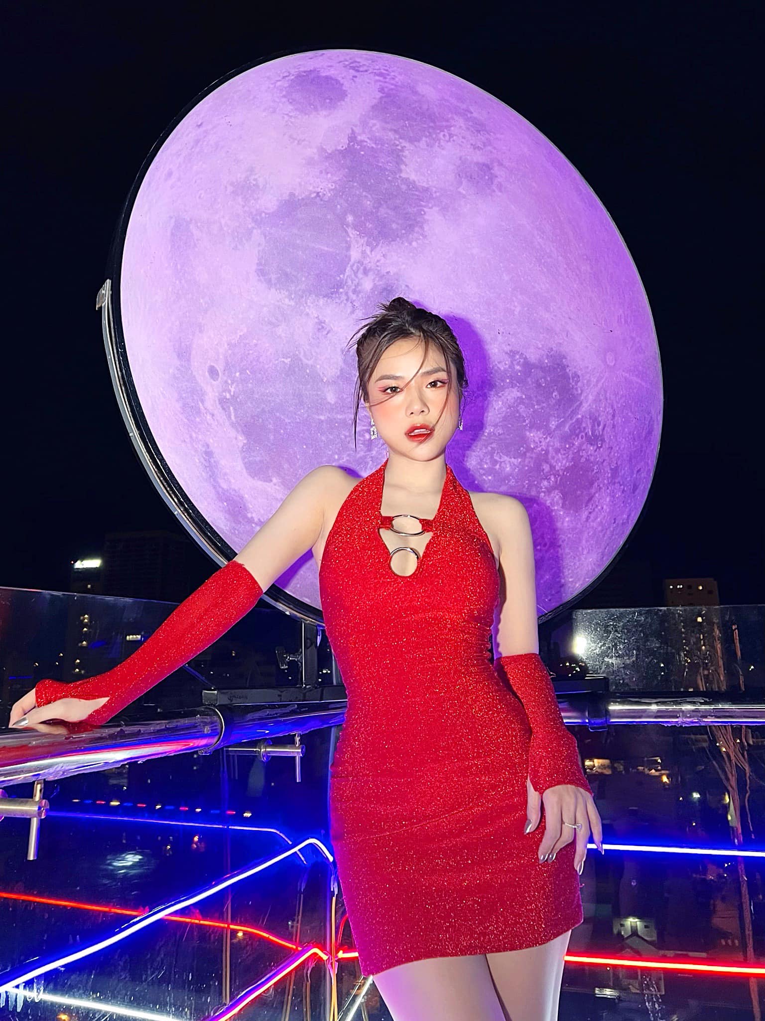 Sau 4 năm chia tay Văn Lâm, hotgirl xứ Nghệ sắm xe hộp 4 tỷ, hàng hiệu dát đầy người - Ảnh 3