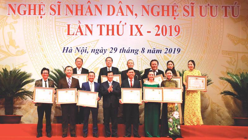 Xuân Bắc, Quốc Khánh, Chí Trung được đề nghị xét danh hiệu “Nghệ sĩ nhân dân