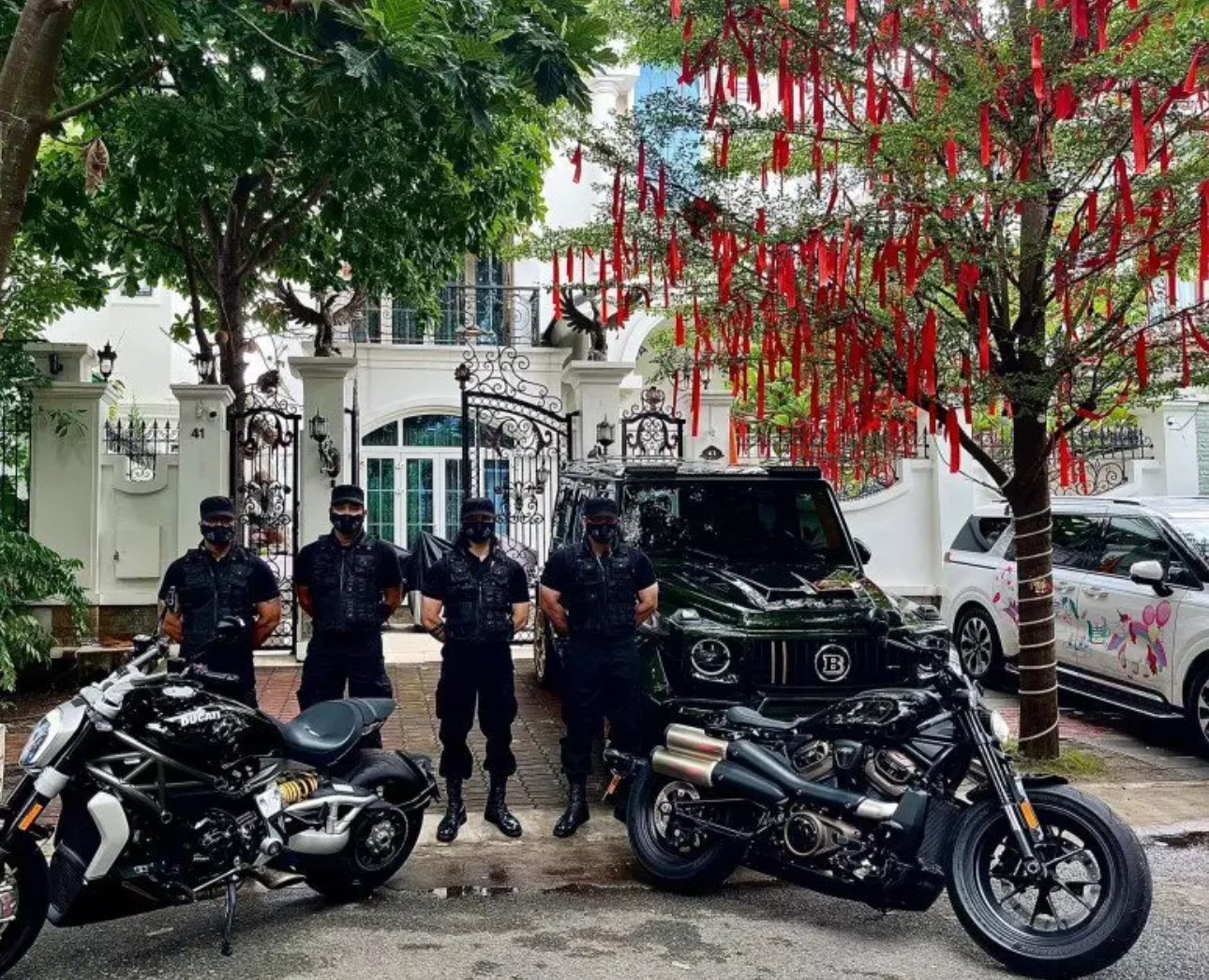 Biệt thự trăm tỷ của Đoàn Di Băng bị trộm như phim, phải thuê vệ sĩ 24/24 - Ảnh 2