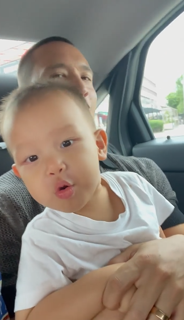 Leon nhà Hà Hồ thích làm vườn, say sưa tưới cây mặc kệ ông nội can ngăn - Ảnh 7