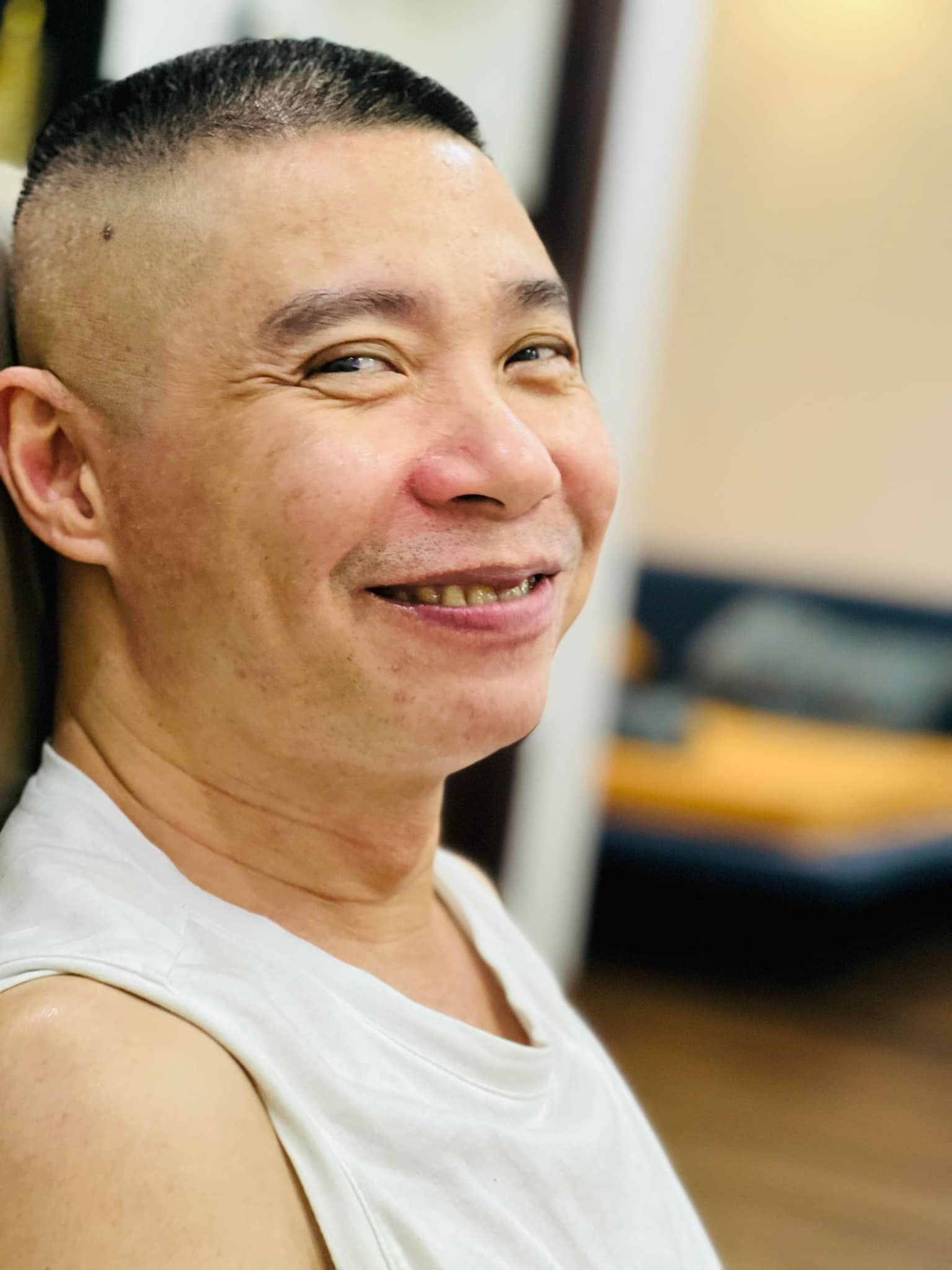 Công Lý xuất hiện với đôi má ửng hồng nhưng tâm hồn thì “mong manh dễ vỡ” - Ảnh 1