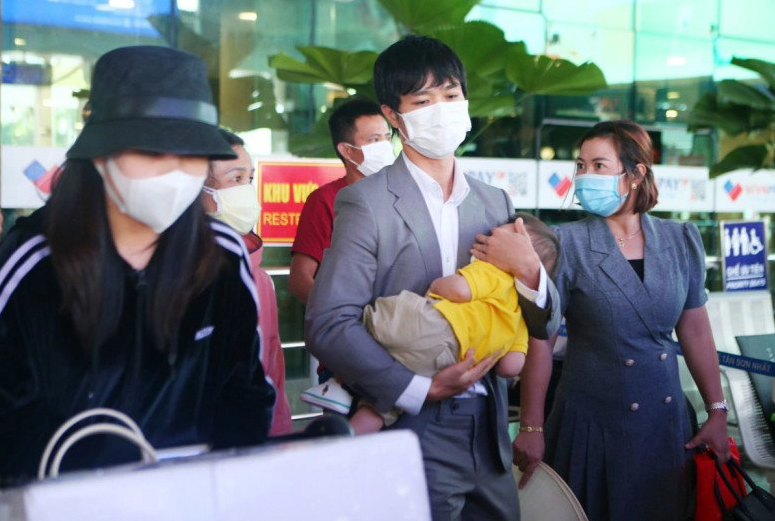 MXH phát sốt với hình ảnh Công Phượng bế con trai ngày bé - Ảnh 4