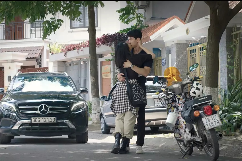 Quỳnh Kool gây tranh cãi vì khen “môi Bình Anh rất ngọt