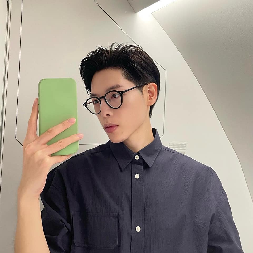 Đức Phúc dùng Iphone khi đang quảng cáo Samsung nên phải xoá camera khi selfie?  - Ảnh 2