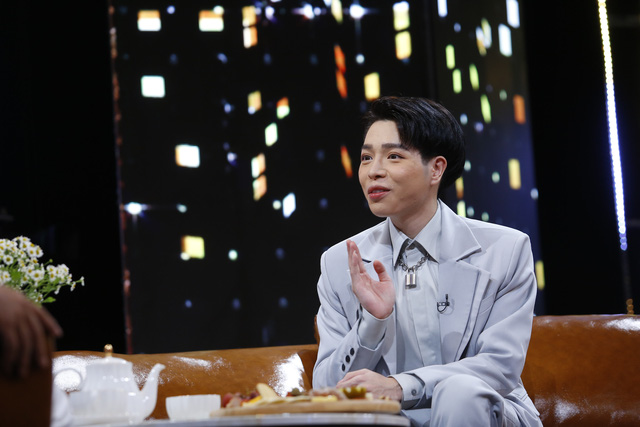 Đức Phúc dùng Iphone khi đang quảng cáo Samsung nên phải xoá camera khi selfie?  - Ảnh 2