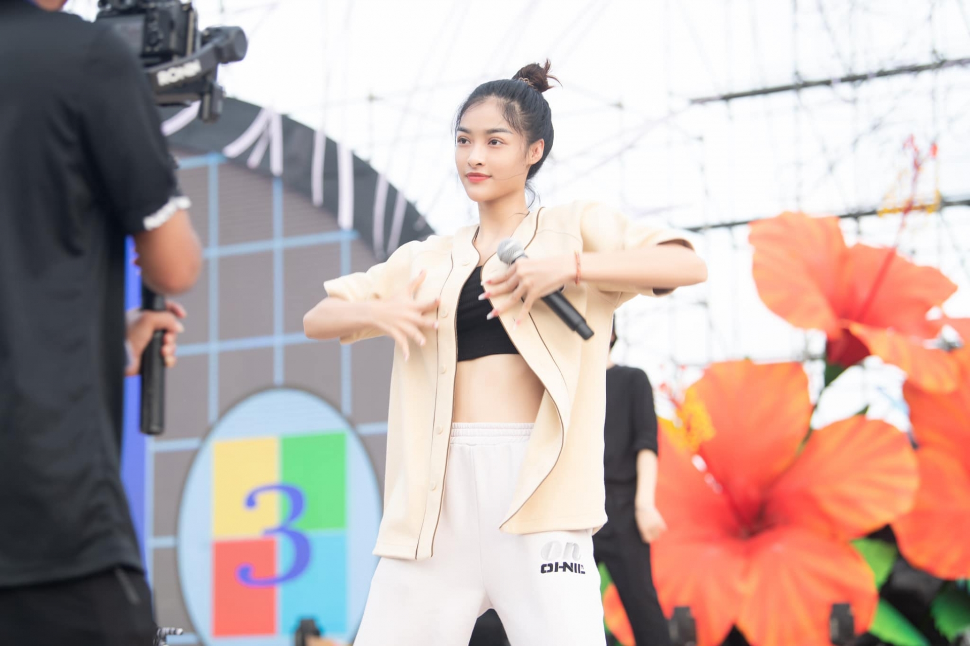 Á hậu Kiều Loan làm hỏng vương miện Tiara, gãy đôi và xuống cấp nghiêm trọng- Ảnh 4