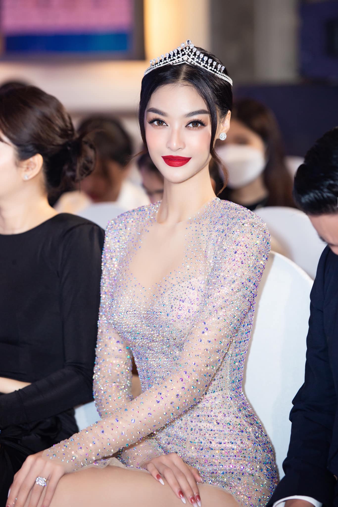 Á hậu Kiều Loan làm hỏng vương miện Tiara, gãy đôi và xuống cấp nghiêm trọng- Ảnh 5