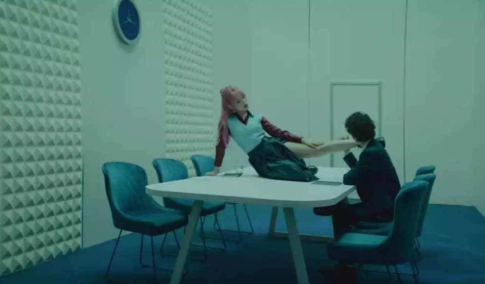 Chi Pu vừa comeback đã nhận chỉ trích vì MV cổ xuý “yêu đương