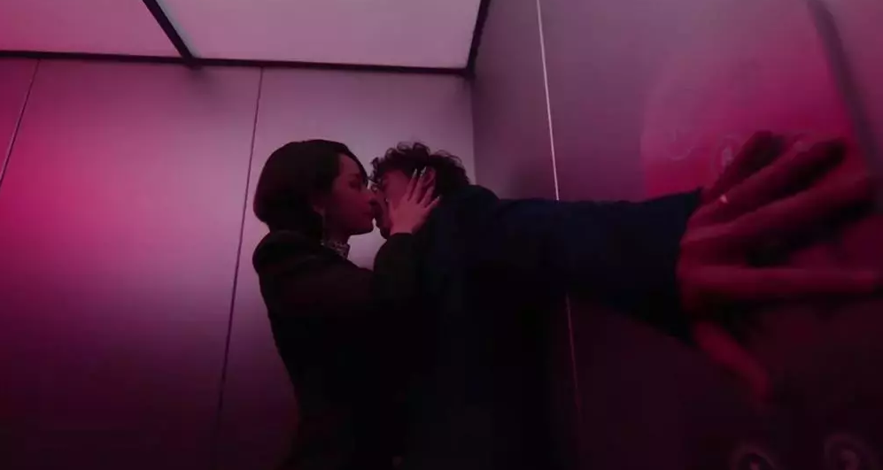 Chi Pu vừa comeback đã nhận chỉ trích vì MV cổ xuý “yêu đương