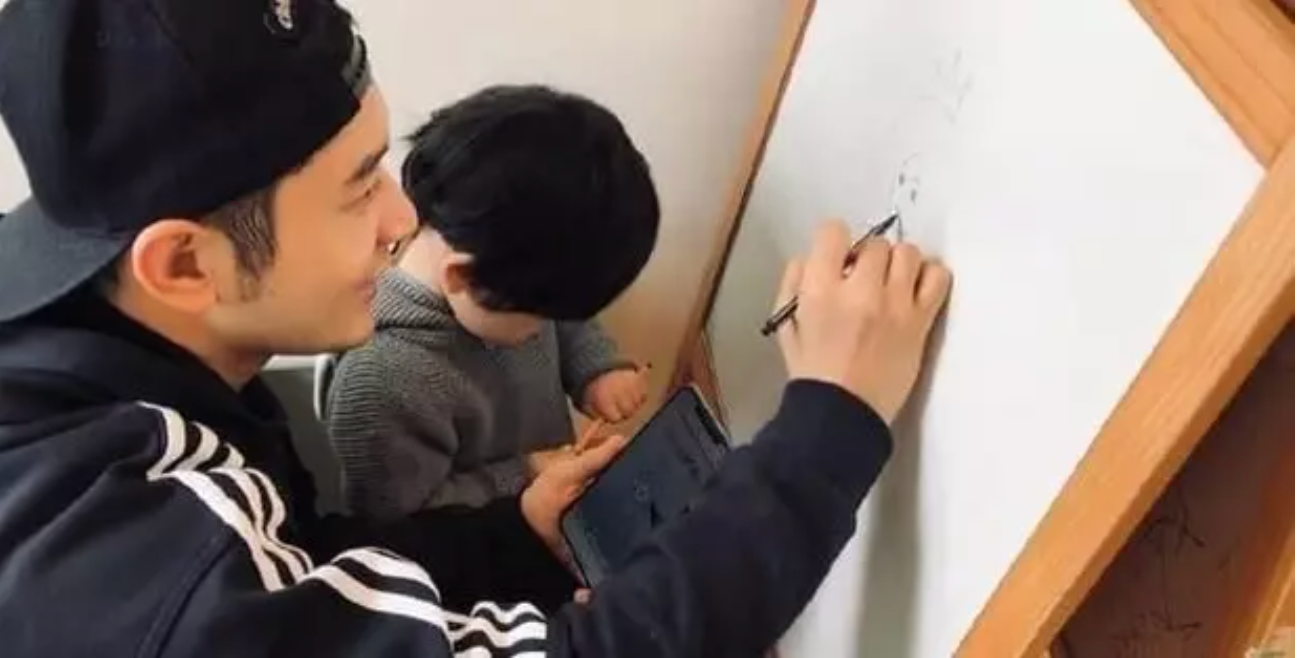 Huỳnh Hiểu Minh có con ngoài giá thú khi còn sống chung với vợ cũ?- Ảnh 3