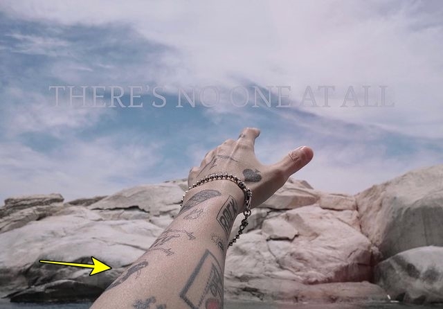 Sơn Tùng M-TP lái G63 đưa bố mẹ đi chơi, sự thật hình xăm cánh tay hé lộ- Ảnh 3