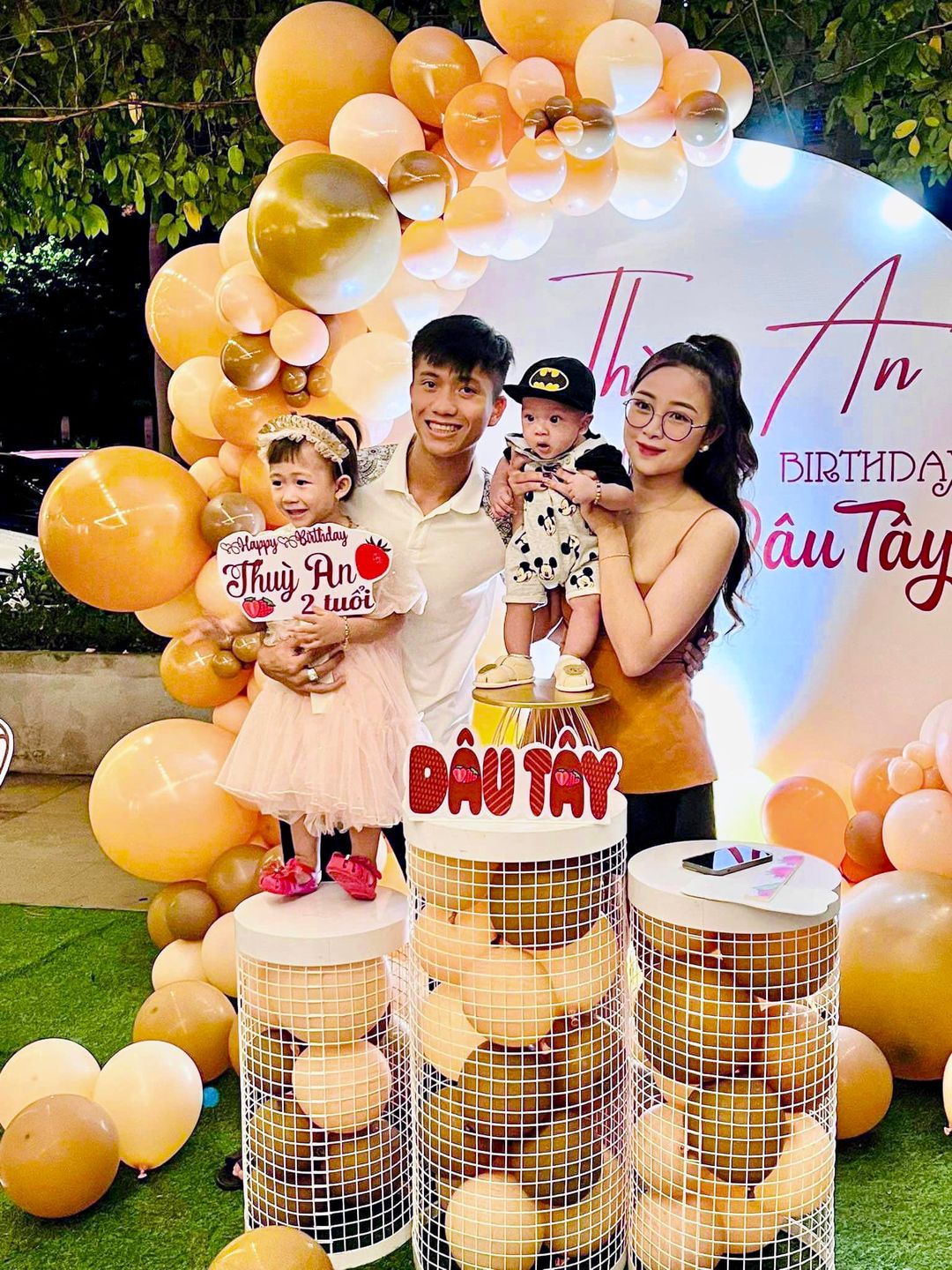 Vợ Phan Văn Đức lộ vóc dáng tròn trịa, xuề xoà sau 2 năm kết hôn- Ảnh 1