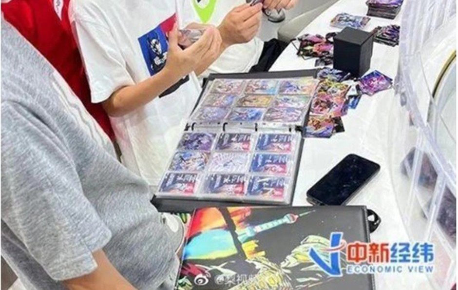 Chi 7 tỷ mua thẻ siêu nhân cho con, ông bố nhận chỉ trích vì tiêu hoang - Ảnh 1