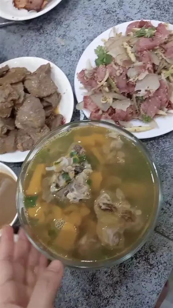 Cô gái nấu cơm 5k trên Tiktok giận chồng vì nấu bữa cơm 20k vì quá phí- Ảnh 3