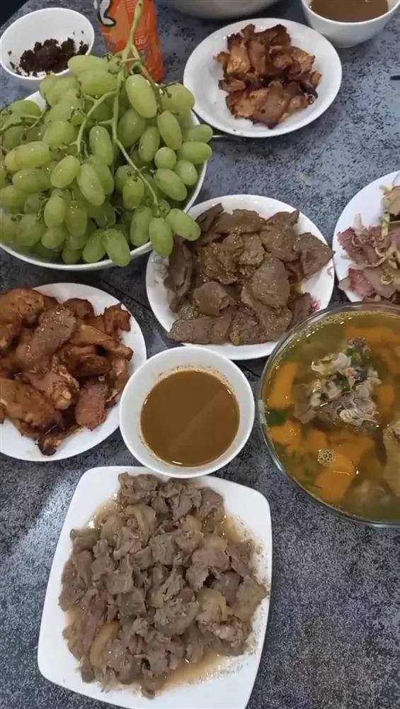 Cô gái nấu cơm 5k trên Tiktok giận chồng vì nấu bữa cơm 20k vì quá phí- Ảnh 4