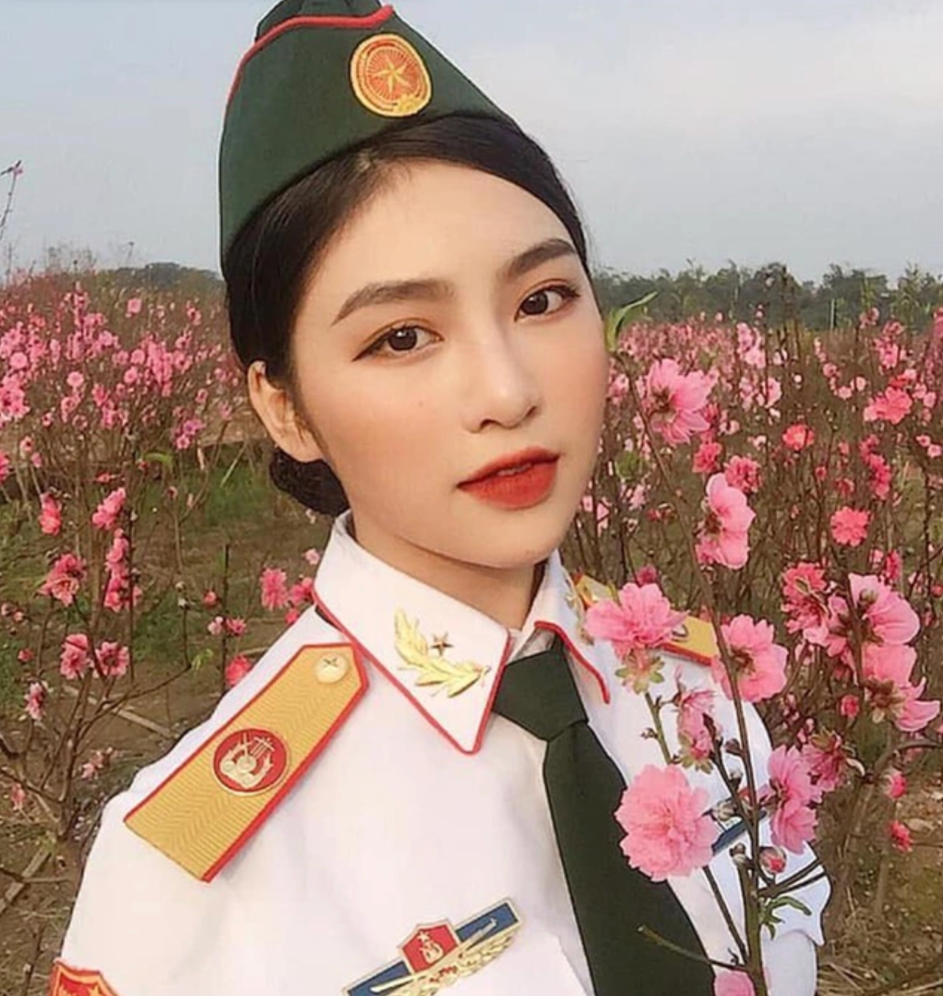 “Hot girl quân nhân” đẹp như Phạm Băng Băng mua nhà 30 tỷ ở tuổi 21?- Ảnh 1