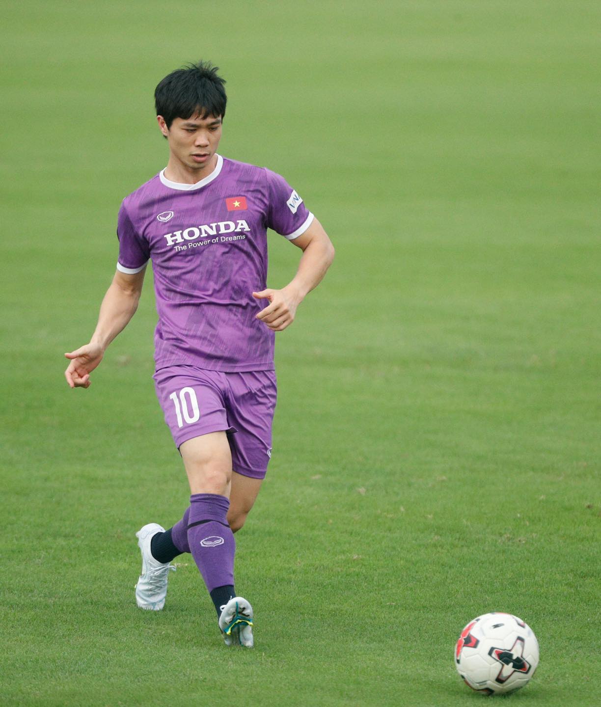 Sau 2 năm lấy vợ Công Phượng xuống sắc già nua, râu ria xuề xòa- Ảnh 1