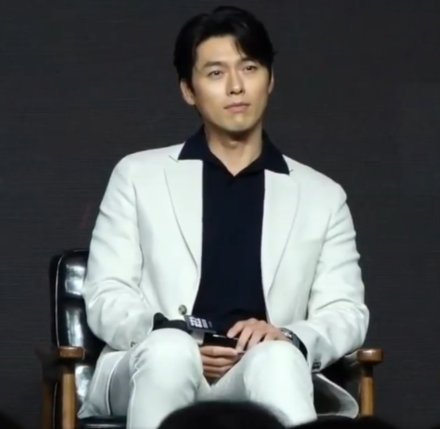 Huyn Bin xúc động khi được phóng viên chúc mừng lên chức bố - Ảnh 1