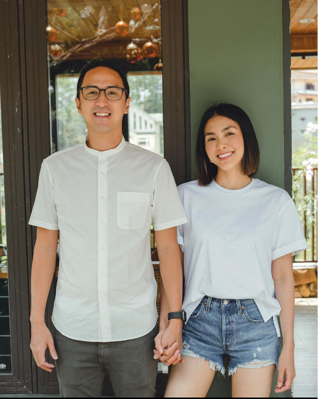 Tăng Thanh Hà nắm tay ông xã, tình yêu 1 thập kỷ vẫn vẹn nguyên - Ảnh 1