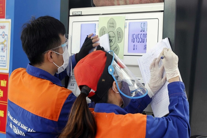 Ngày mai 22/8, giá xăng có thể quay đầu tăng- Ảnh 1