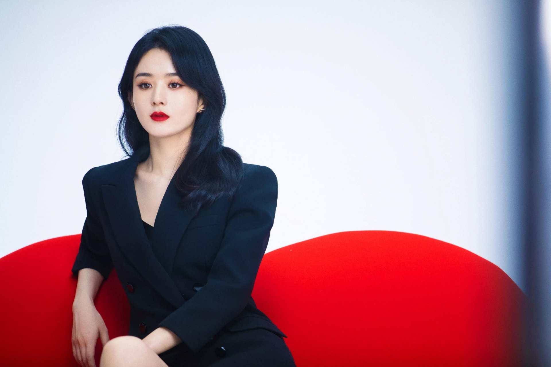 Triệu Lệ Dĩnh phá cách với tóc đỏ trên bìa tạp chí- Ảnh 4