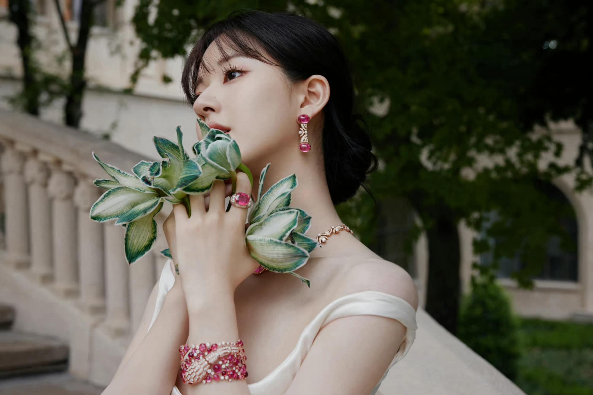 Triệu Lộ Tư thoát vai 