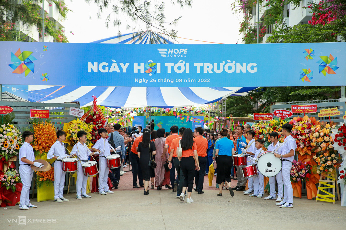 Tùng Dương, Bảo Trâm hòa nhịp yêu thương tại Ngày hội tới trường trường Hy Vọng - Ảnh 1