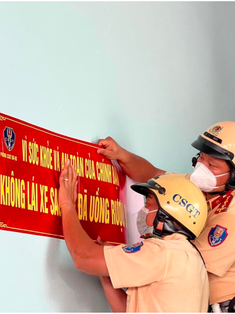 Hà Nội lập tổ xe ôm miễn phí đưa khách say về nhà an toàn- Ảnh 1