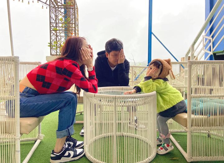 Ái nữ nhà Nhã Phương - Trường Giang ngày càng ra dáng, tạo dáng điệu hơn mẹ - Ảnh 2