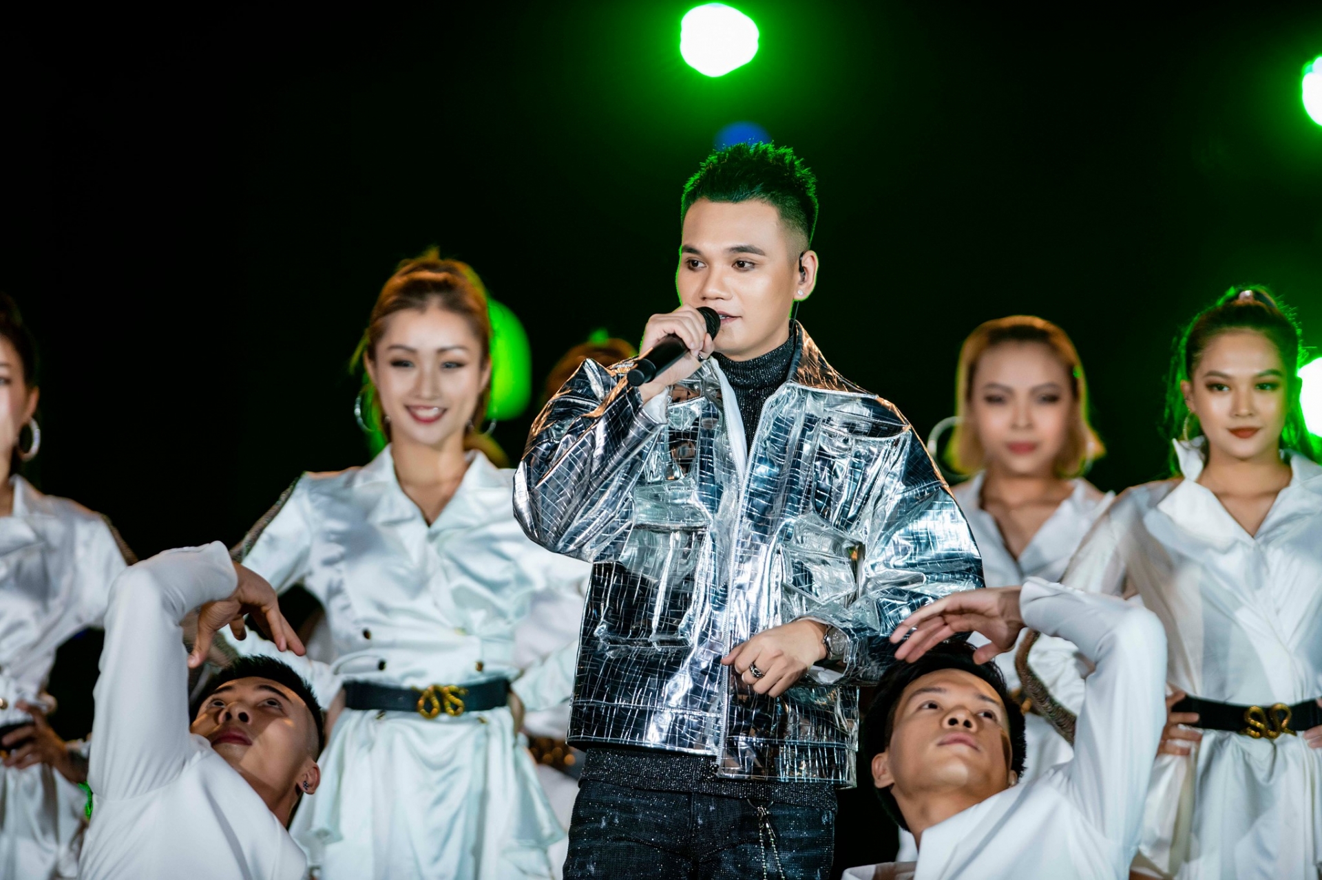 Khắc Việt là ai? Nam ca sĩ, nhạc sĩ tài năng của Vpop có hôn nhân viên mãn với vợ DJ- Ảnh 6
