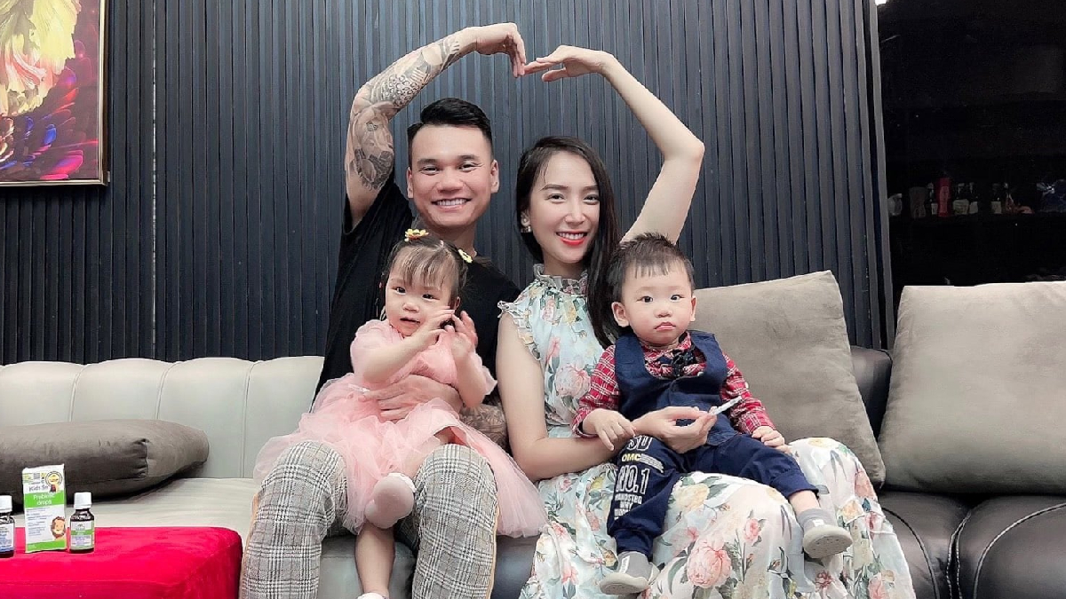 Khắc Việt là ai? Nam ca sĩ, nhạc sĩ tài năng, hôn nhân viên mãn với vợ DJ