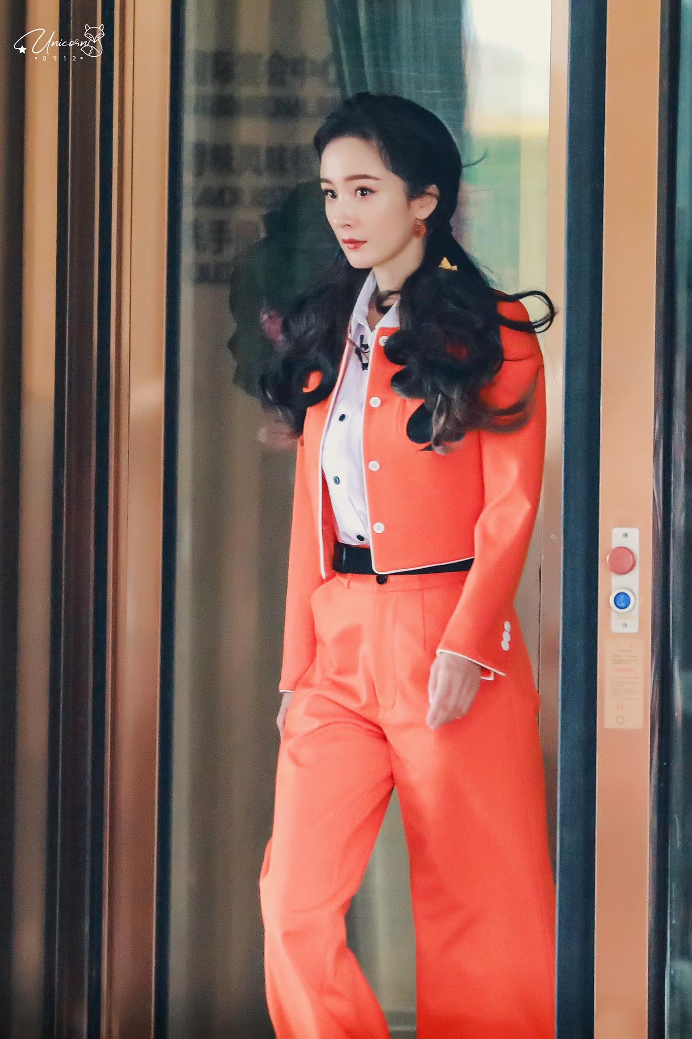 Dương Mịch trở lại nơi gặp tai nạn rách khóe mắt, vết thương như có như không- Ảnh 3