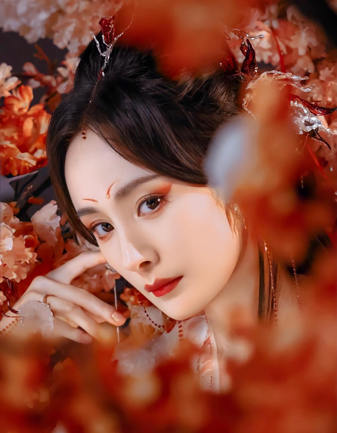 Dương Mịch trở lại nơi gặp tai nạn rách khóe mắt, vết thương như có như không- Ảnh 4