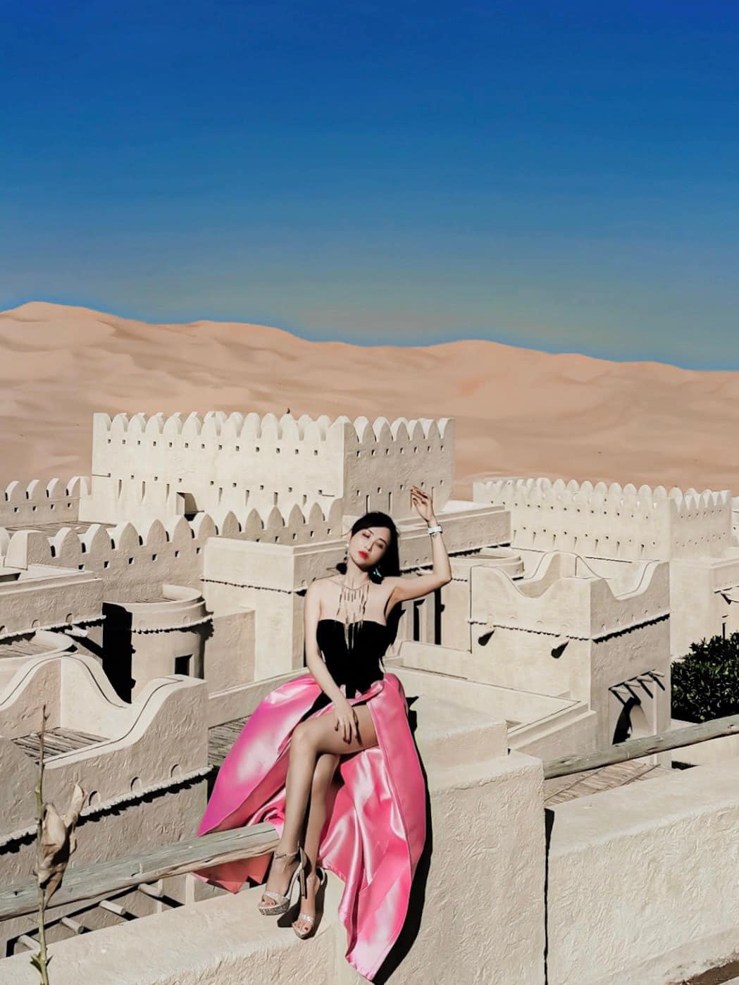 Vợ 2 Minh Nhựa ham sống ảo, bóp méo vạn vật để có thân hình đồng hồ cát- Ảnh 3