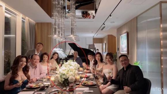 Chi Pu và bạn trai ôm eo tình tứ trong tiệc sinh nhật Linh Rin - Phillip Nguyễn- Ảnh 2