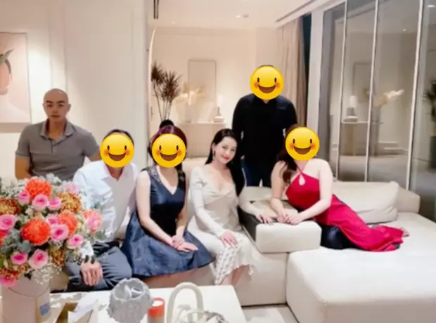 Chi Pu và bạn trai ôm eo tình tứ trong tiệc sinh nhật Linh Rin - Phillip Nguyễn- Ảnh 1