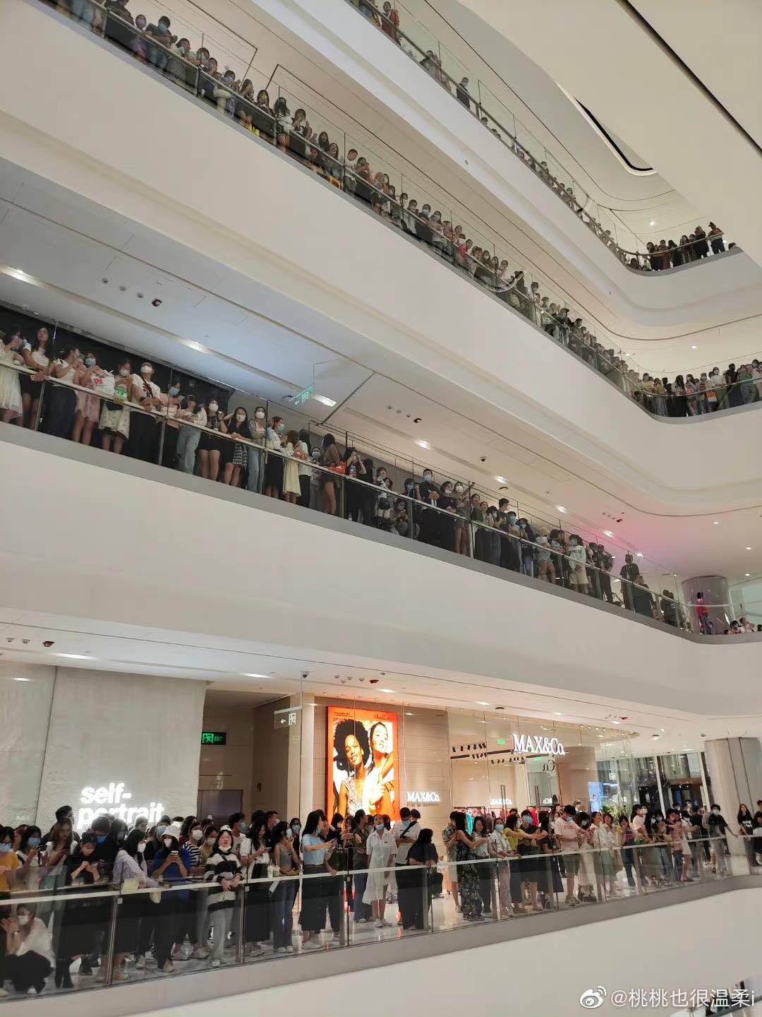 Dương Mịch hiếm hoi huỷ sự kiện sát giờ vì khán giả rượt đuổi - Ảnh 5