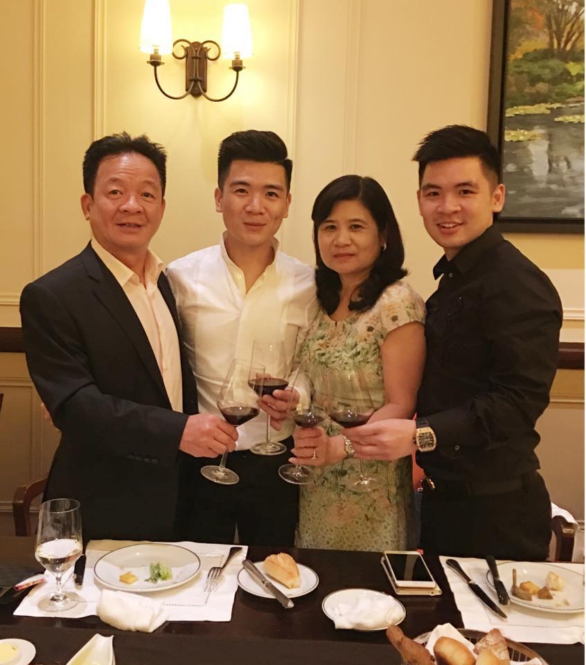 Mẹ chồng tương lai Đỗ Mỹ Linh hiếm hoi lộ diện, phu nhân giàu có diện quần áo trăm nghìn- Ảnh 3