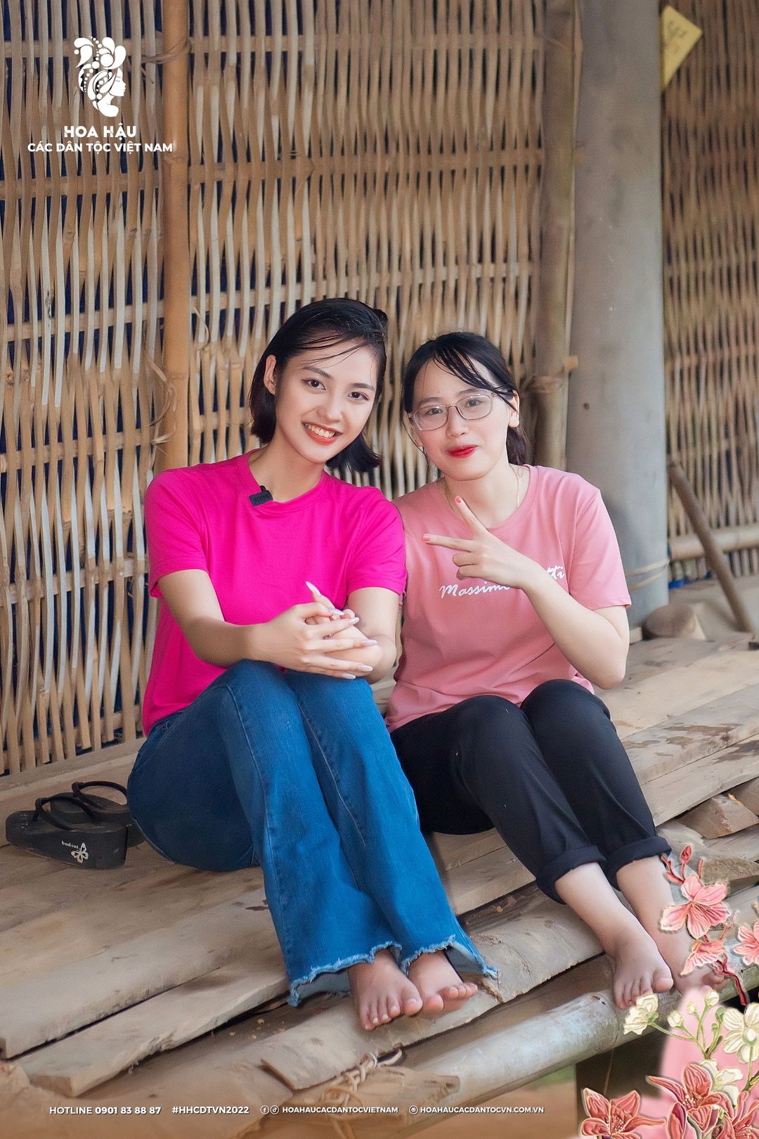 Nông Thuý Hằng đi làm từ thiện với đôi “cà kheo