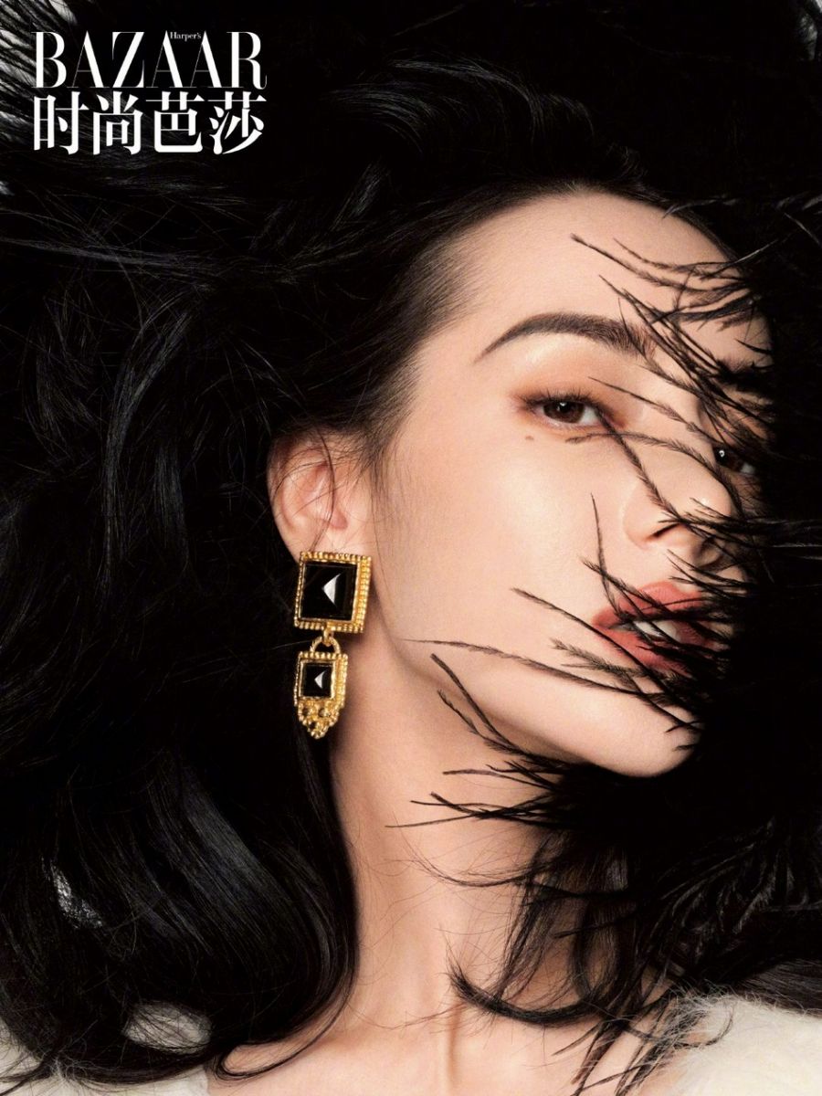 Địch Lệ Nhiệt Ba để mặt mộc lên bìa tạp chí khiến Nhiếp ảnh gia phải cảm thán- Ảnh 2