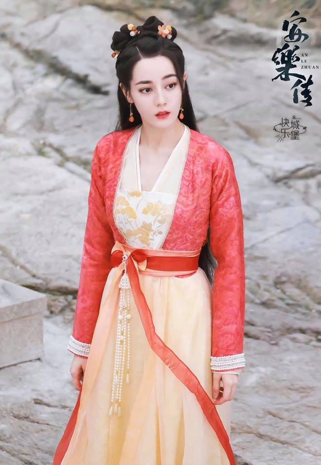 Địch Lệ Nhiệt Ba để mặt mộc lên bìa tạp chí khiến Nhiếp ảnh gia phải cảm thán- Ảnh 3